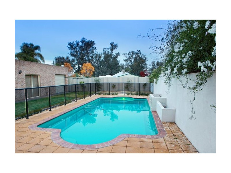 571 Mair Street, Lavington NSW 2641