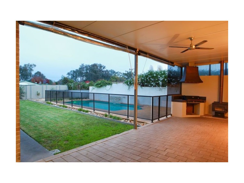 571 Mair Street, Lavington NSW 2641