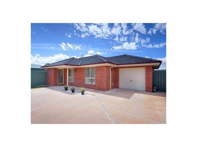 2/131  Urana Street, Jindera NSW 2642