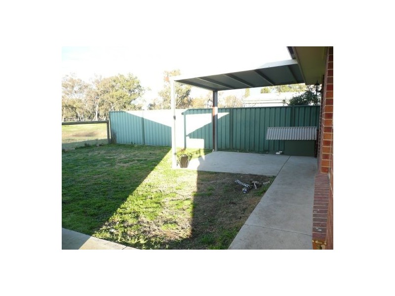 2/131  Urana Street, Jindera NSW 2642