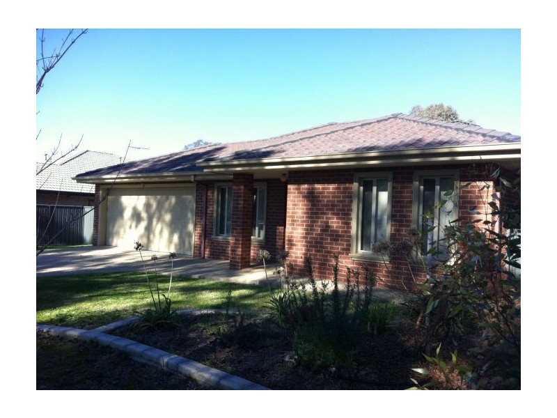 4 Guthega Court, Thurgoona NSW 2640