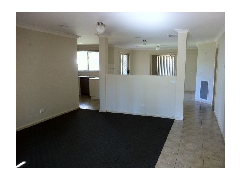 4 Guthega Court, Thurgoona NSW 2640