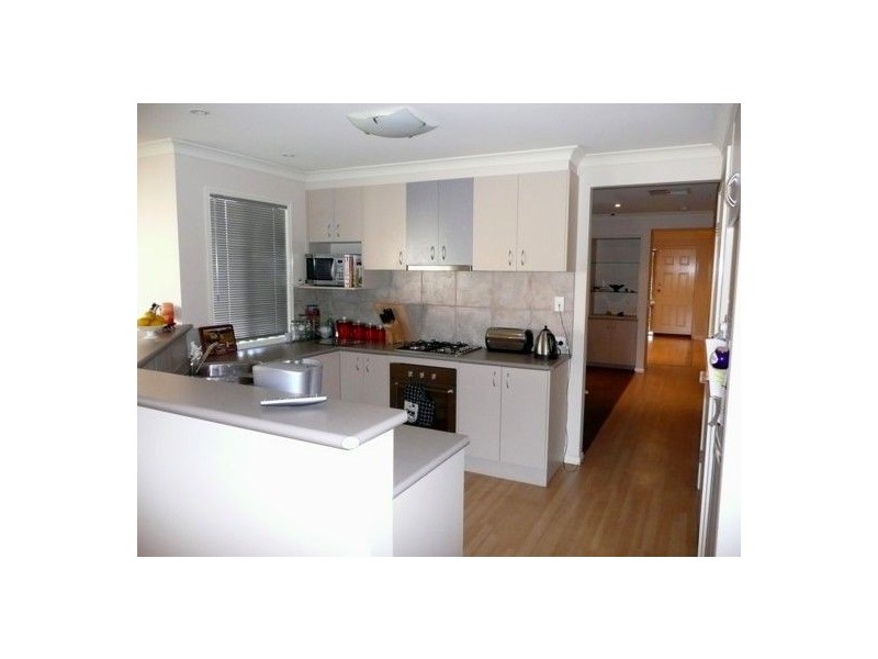 18 Cassinia Court, Thurgoona NSW 2640