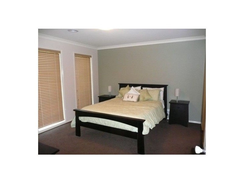 18 Cassinia Court, Thurgoona NSW 2640