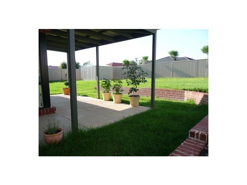 18 Cassinia Court, Thurgoona NSW 2640