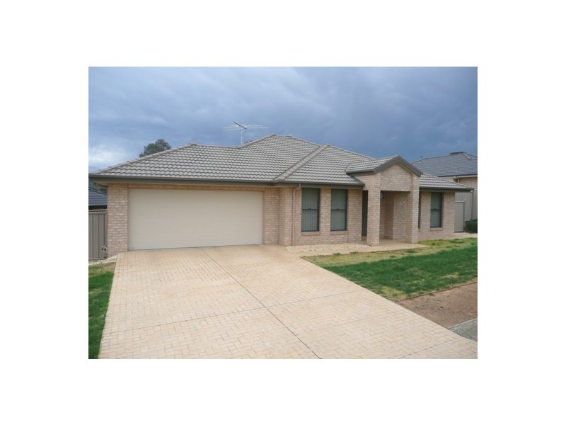 52 Dryandra Way, Thurgoona NSW 2640