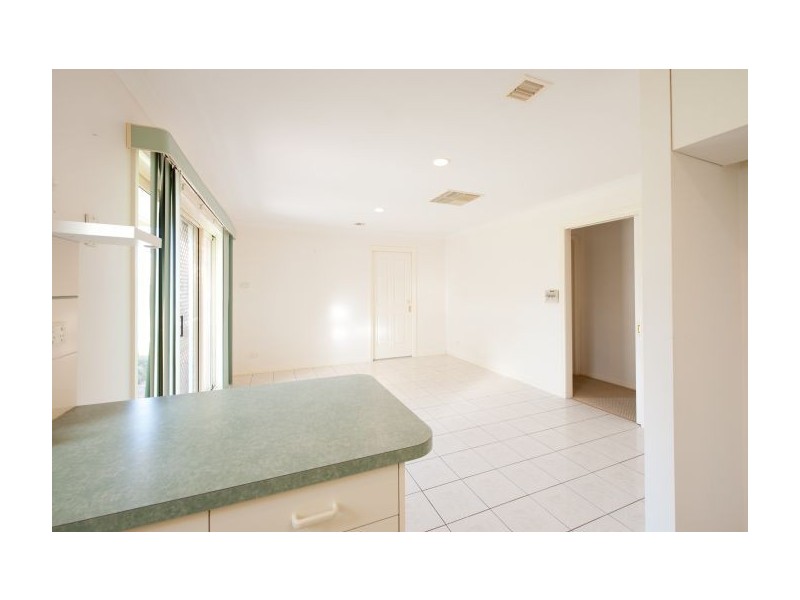 10 Valerie Way, Lavington NSW 2641