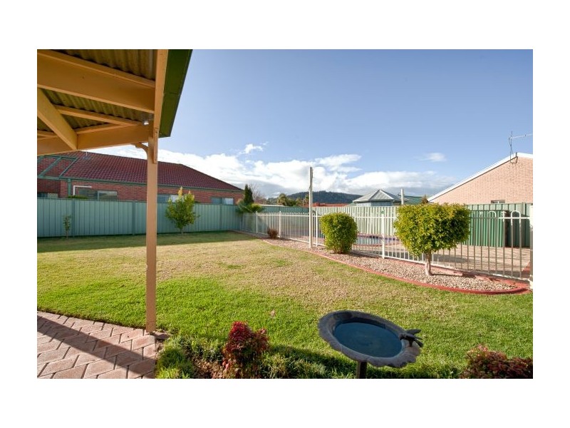 10 Valerie Way, Lavington NSW 2641