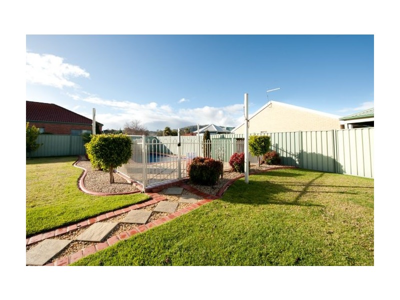 10 Valerie Way, Lavington NSW 2641