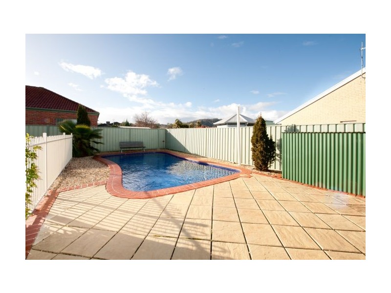 10 Valerie Way, Lavington NSW 2641