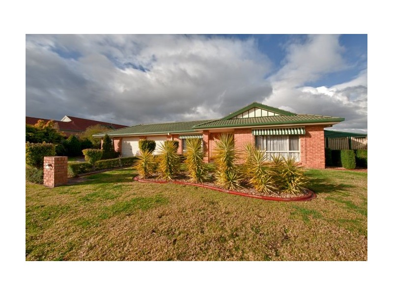 10 Valerie Way, Lavington NSW 2641