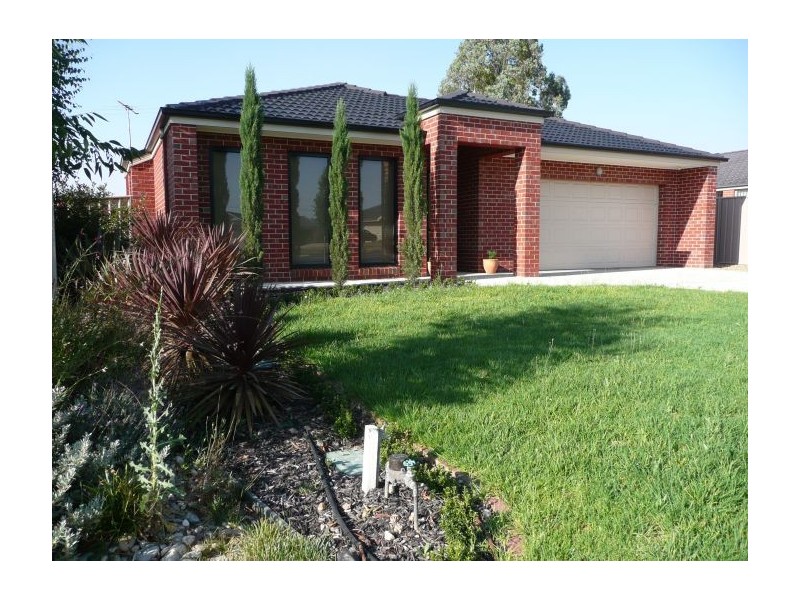 18 Cassinia Court, Thurgoona NSW 2640