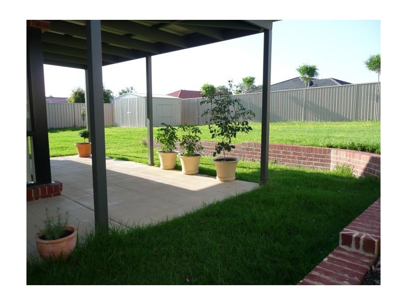 18 Cassinia Court, Thurgoona NSW 2640