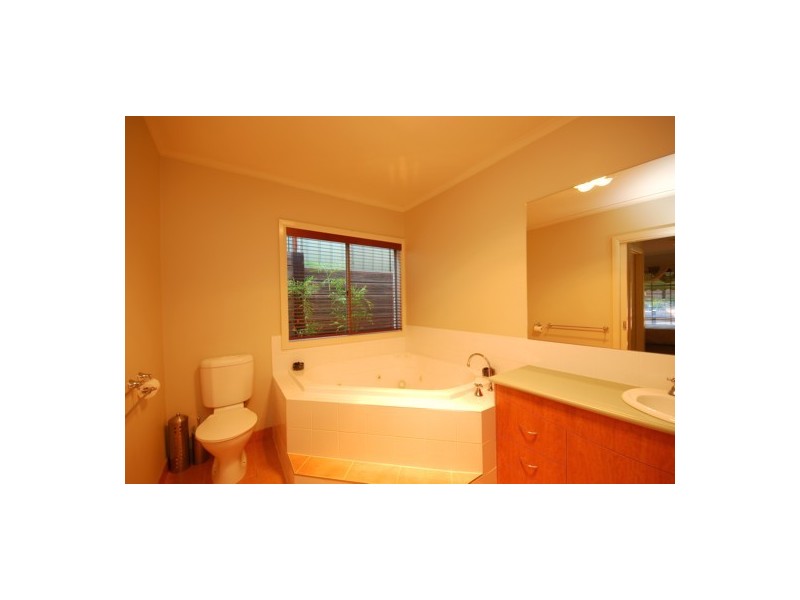 24  Mace Crt, Lavington NSW 2641