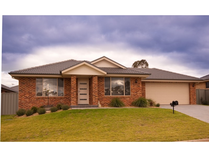 23 Squirrel Glider Dr, Thurgoona NSW 2640