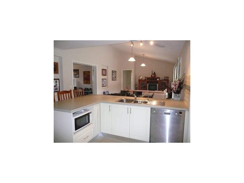 23 Squirrel Glider Dr, Thurgoona NSW 2640