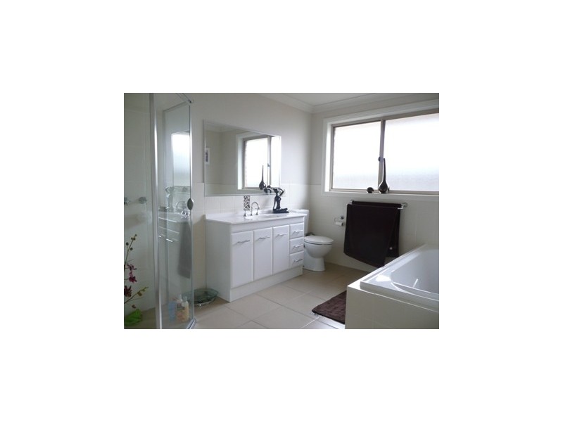 23 Squirrel Glider Dr, Thurgoona NSW 2640