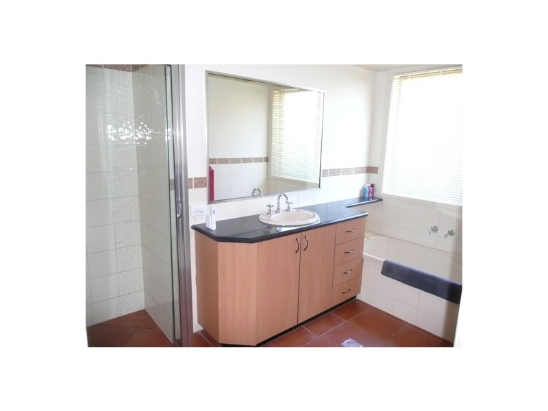 24 Telopea St, Thurgoona NSW 2640