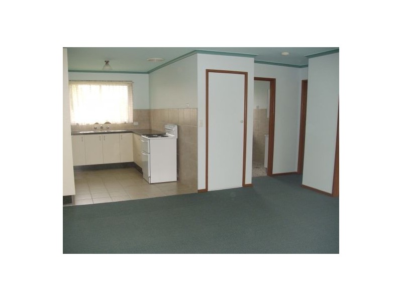 2/420 Urana Road, Lavington NSW 2641