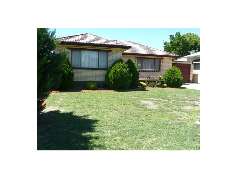 546 Moffat Street, Lavington NSW 2641