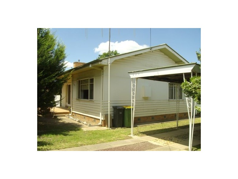 393 Nowland Avenue, Lavington NSW 2641