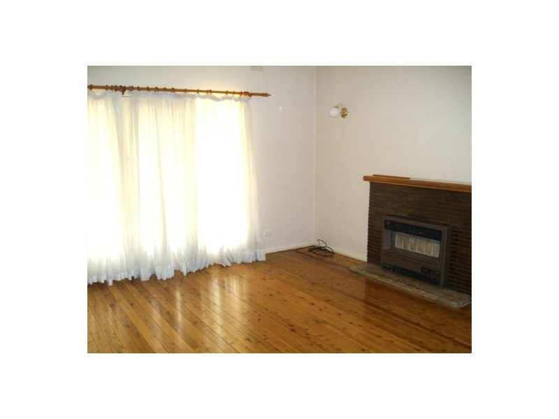 393 Nowland Avenue, Lavington NSW 2641