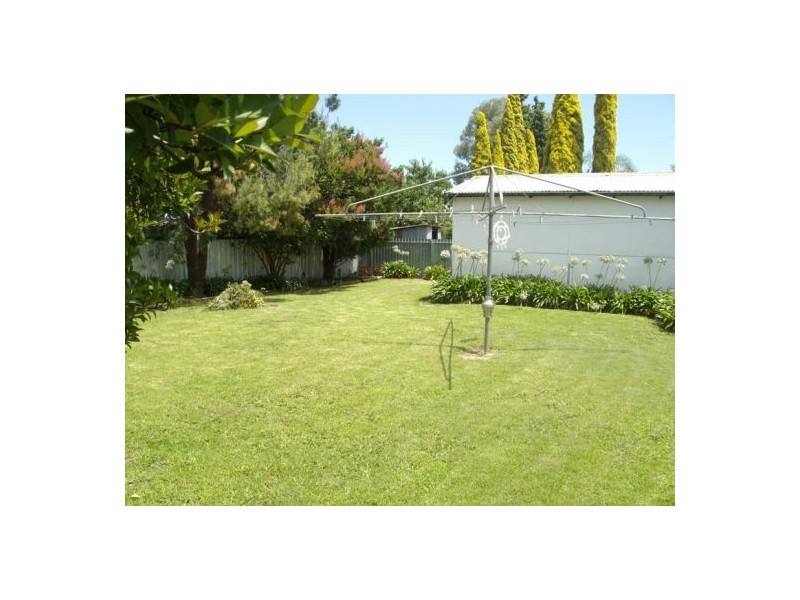 393 Nowland Avenue, Lavington NSW 2641