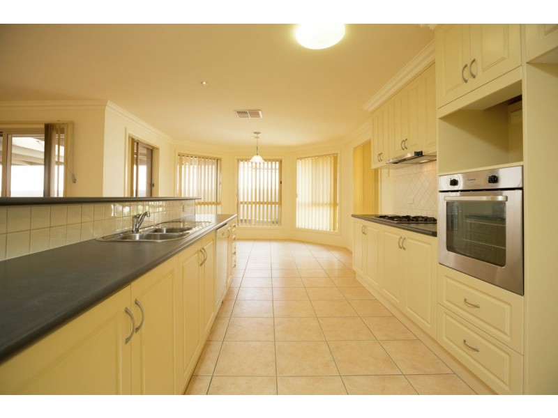 82 Dryandra Way, Thurgoona NSW 2640