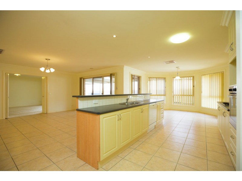 82 Dryandra Way, Thurgoona NSW 2640