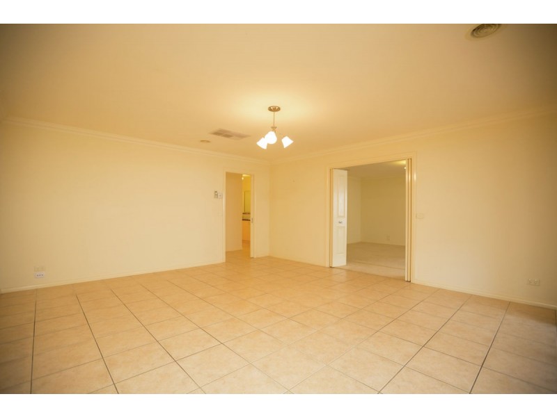 82 Dryandra Way, Thurgoona NSW 2640