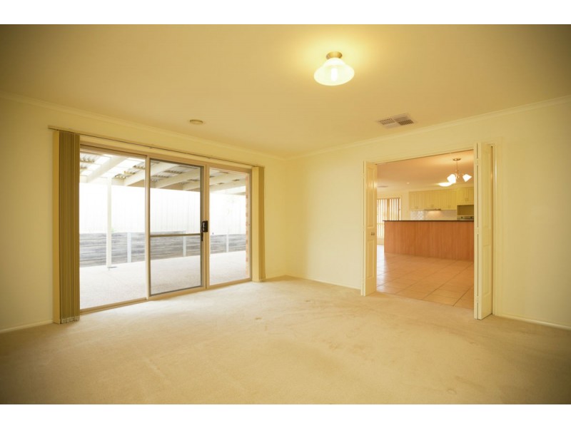 82 Dryandra Way, Thurgoona NSW 2640