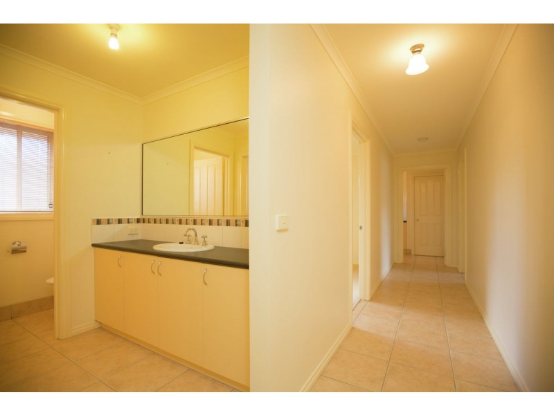 82 Dryandra Way, Thurgoona NSW 2640