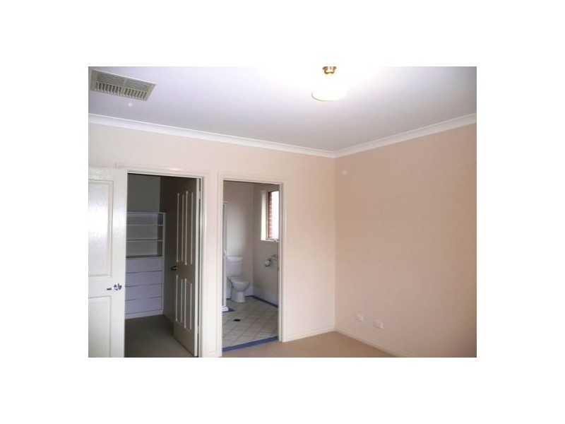 1/41 Harmer Street, Lavington NSW 2641