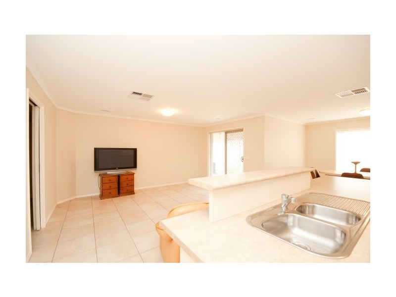 196 Kaitlers Rd, Lavington NSW 2641