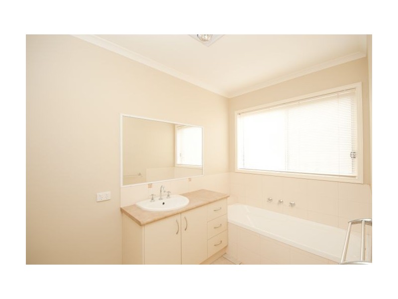 196 Kaitlers Rd, Lavington NSW 2641