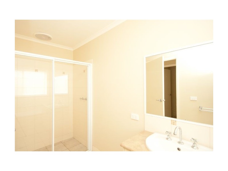 196 Kaitlers Rd, Lavington NSW 2641