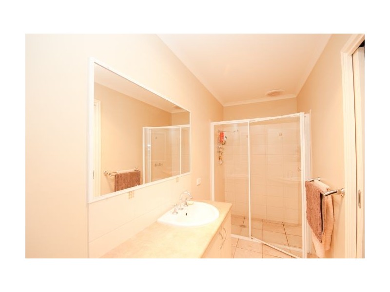 196 Kaitlers Rd, Lavington NSW 2641