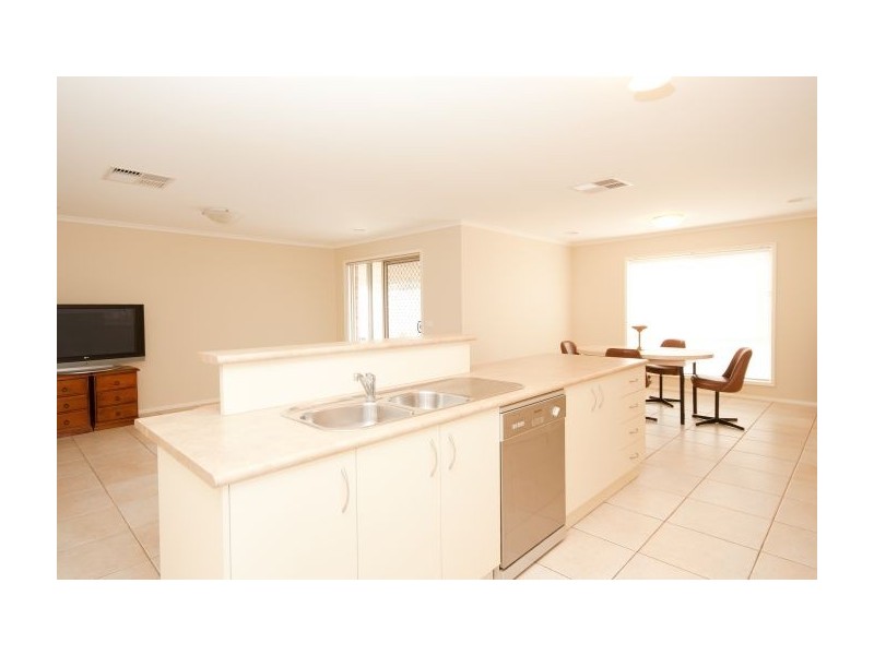 196 Kaitlers Rd, Lavington NSW 2641