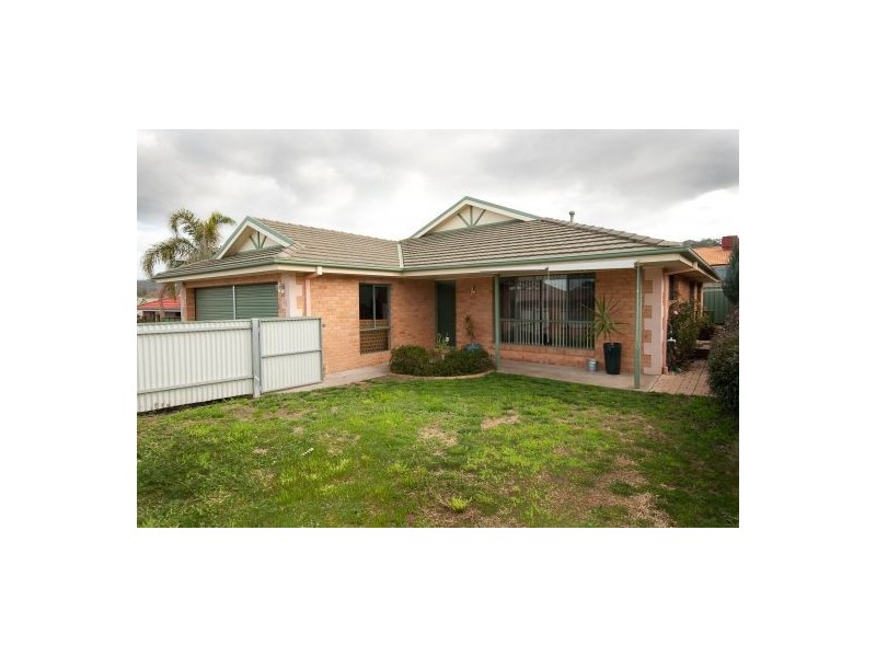 13 Cooper Close, Albury NSW 2640