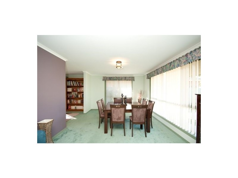 13 Cooper Close, Albury NSW 2640