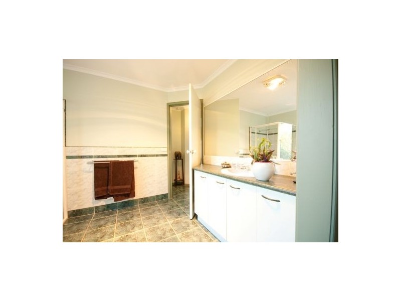 13 Cooper Close, Albury NSW 2640