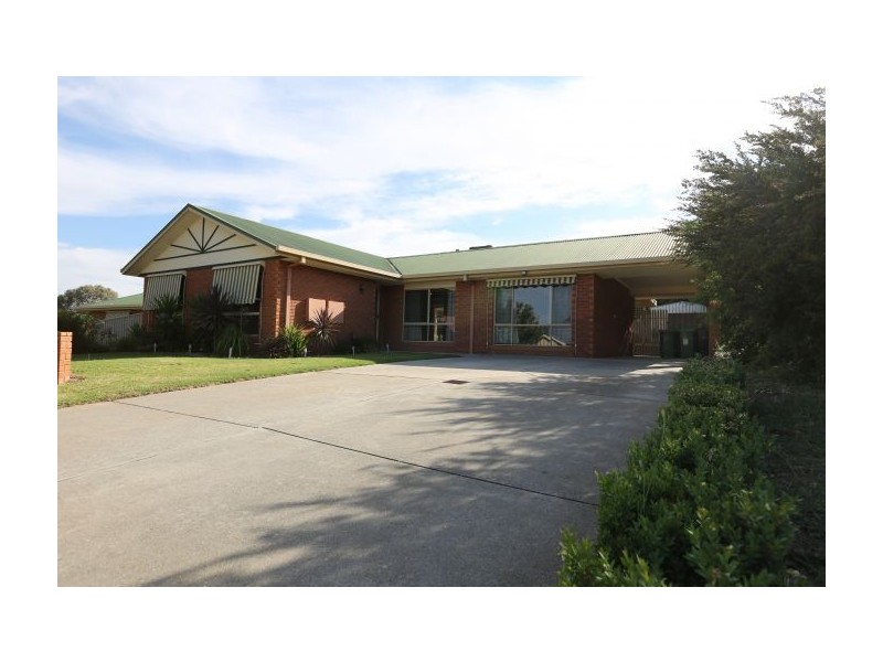 2/10 Heppner Crt, Thurgoona NSW 2640