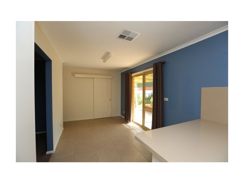 2/10 Heppner Crt, Thurgoona NSW 2640