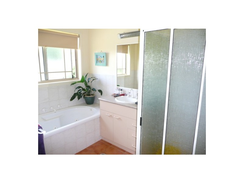 308 Diggers Rd, Lavington NSW 2641