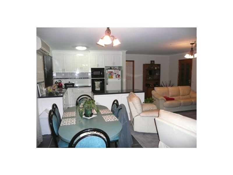 512 Webb St, Lavington NSW 2641
