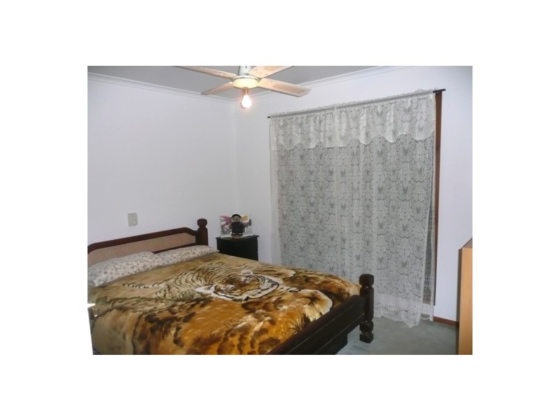 512 Webb St, Lavington NSW 2641