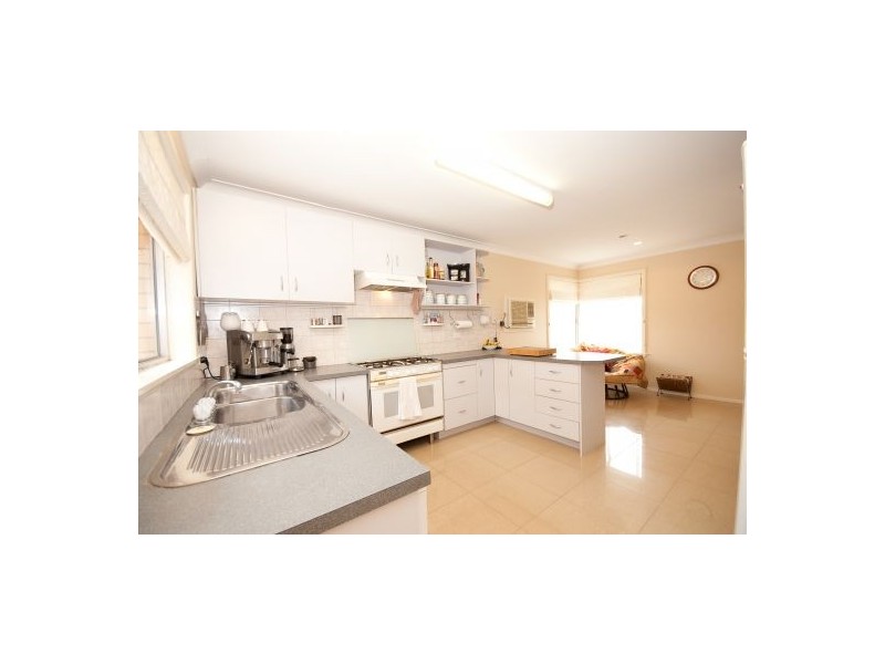 306 Sutherland Street, Lavington NSW 2641