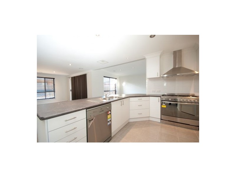 4 Willaroo Street, Thurgoona NSW 2640