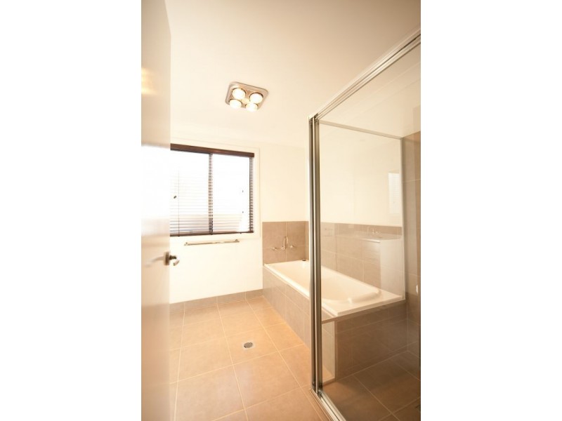 4 Willaroo Street, Thurgoona NSW 2640