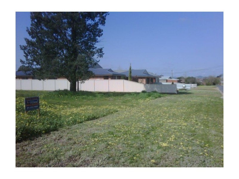 13 Fourth St, Henty NSW 2658